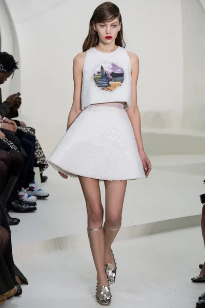 Look 15